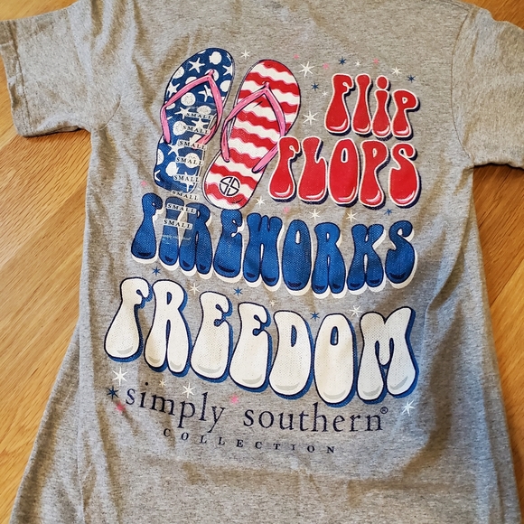 Simply Southern Flip Flops Freedom T Shirt-NWT - Picture 2 of 4